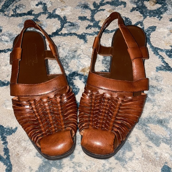 Shoes - Beautiful Chocolate Brown Leather Woven Shoes